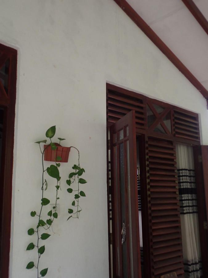 Home Away Guesthouse Hikkaduwa Exterior photo